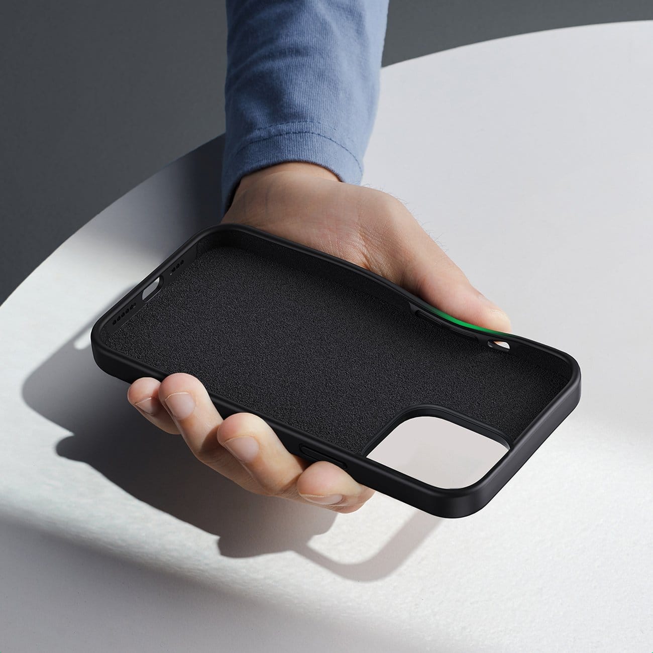 Ugreen Silky Silicone Protective Case - Apple iPhone 14 Pro - Μαύρο - Image 3