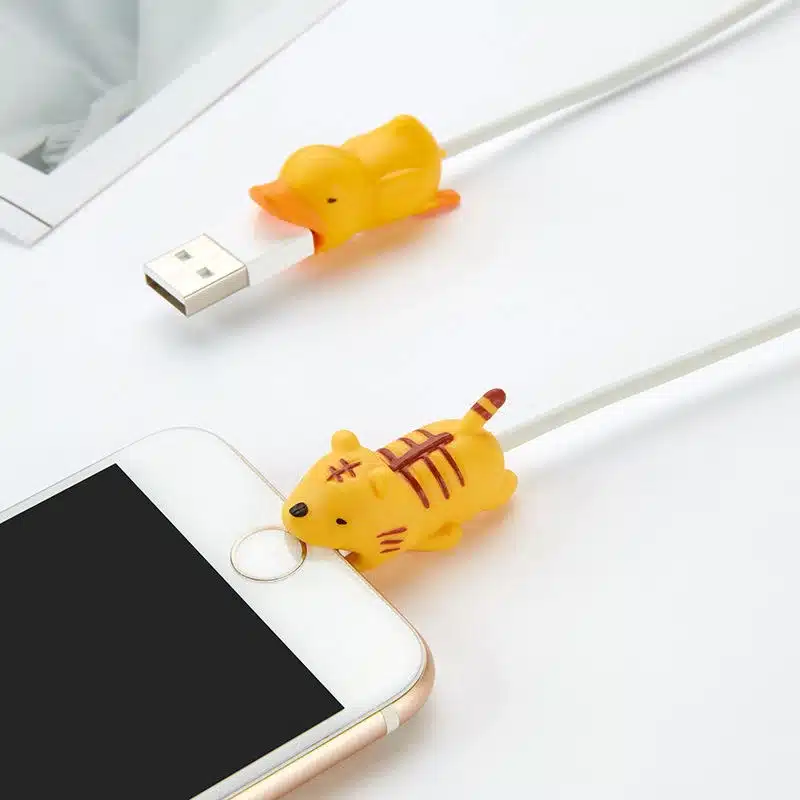 Phone cable cover in the shape of a squirrel - Image 2
