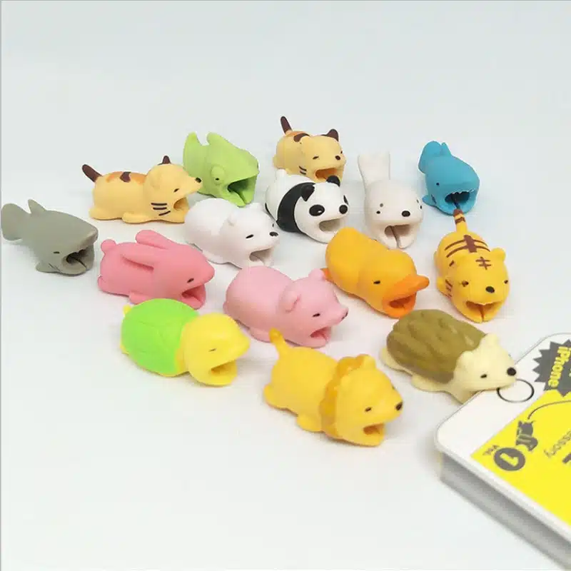 Phone cable cover in the shape of a squirrel - Image 4