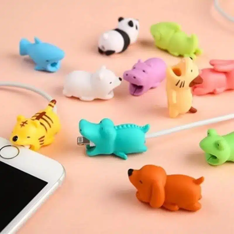 Phone cable cover in the shape of a squirrel - Image 5