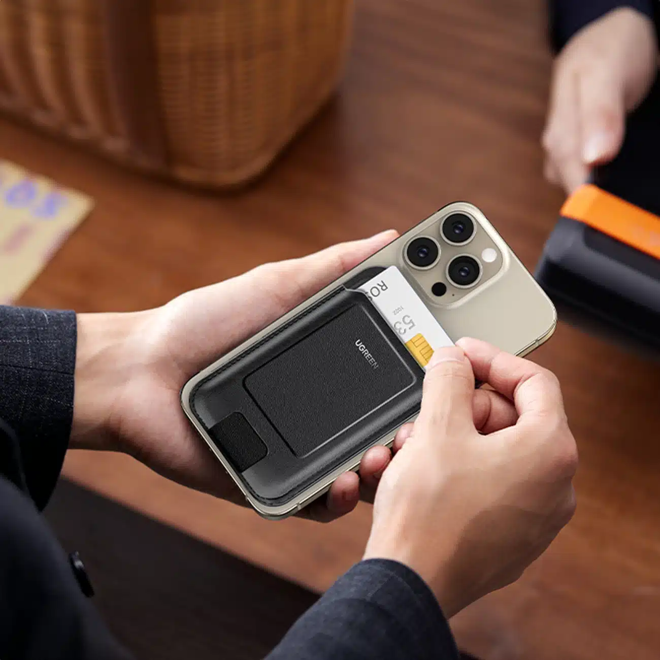 Ugreen Μαγνητικό Πορτοφόλι 45165 με μαγνητικό MagSafe και βάση - μαύρο - Image 7