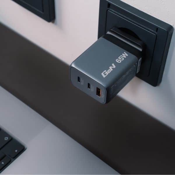Verbatim φορτιστής τοίχου GaN 65W 2xUSB-C/USB-A + αντάπτορας EU/UK/US GNC-65 32201 - Image 2