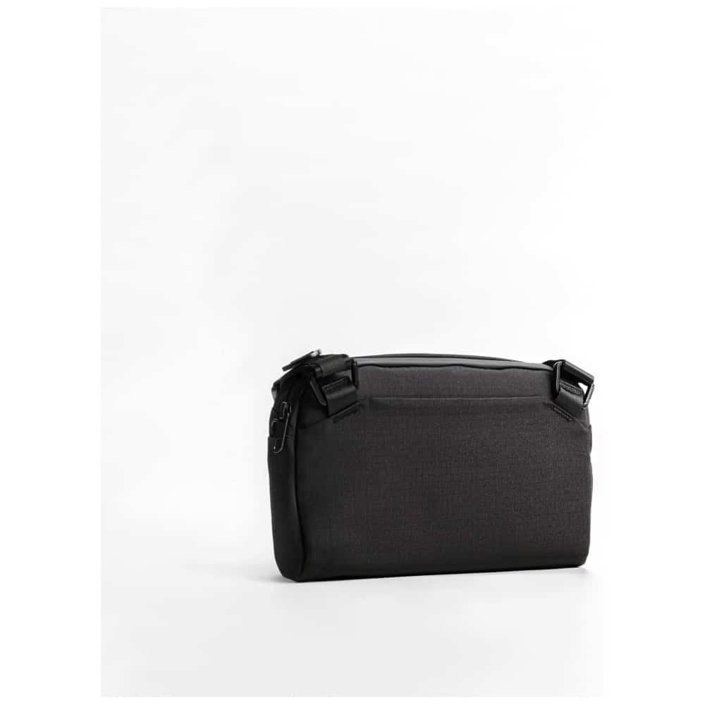 Bag Uniq Arden Sling 2l Black - Image 2